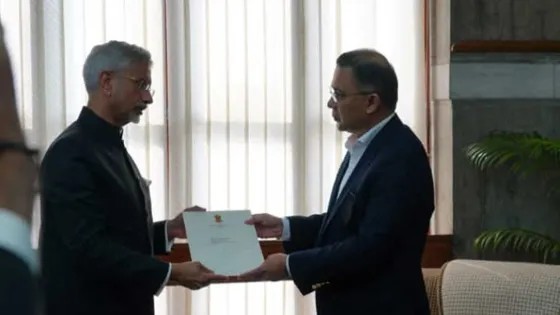 তারেক রহমানের কাছে ভারতের শোকবার্তা হস্তান্তর করলেন জয়শঙ্করসাবেক প্রধানমন্ত্রী ও বিএনপির চেয়ারপার্সন বেগম খালেদা জিয়ার প্রতি শেষ শ্রদ্ধা জানাতে ঢাকায় পৌঁছেছেন ভারতের পররাষ্ট্রমন্ত্রী এস জয়শঙ্কর। তিনি...