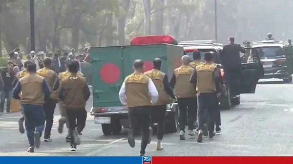 জিয়া উদ্যানের পথে খালেদা জিয়ার মরদেহ