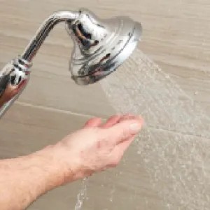 গরম পানি নাকি কুসুম গরম? শীতে গোসল নিয়ে চিকিৎসকের পরামর্শ