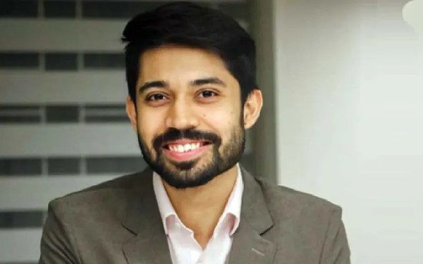 ওসমান হাদিকে নিয়ে পোস্ট করে তোপের মুখে আয়মান সাদিক