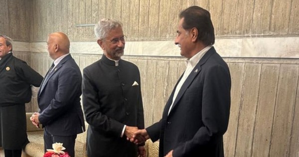 ঢাকায় পাকিস্তানের স্পিকার ও ভারতের পররাষ্ট্রমন্ত্রী সাক্ষাৎ