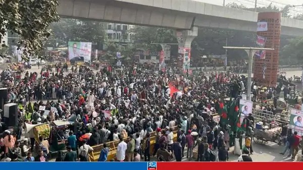 আবারও শাহবাগ মোড় অবরোধ  করল  ইনকিলাব মঞ্চ