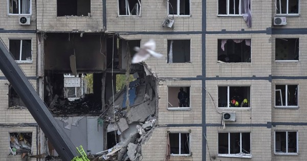 ইউক্রেনের একাধিক জ্বালানি স্থাপনায় রাশিয়ার হামলা, নিহত ৩