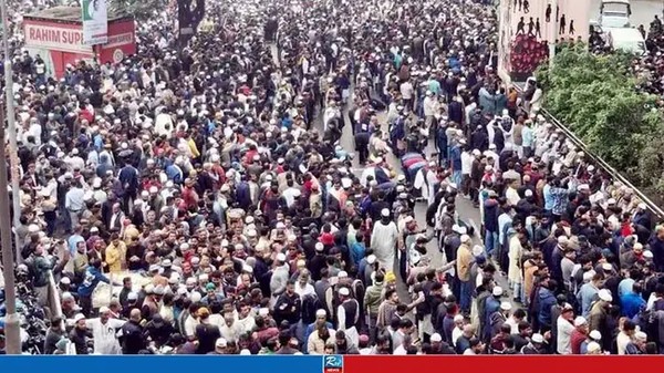 খালেদা জিয়ার জানাজায় ভিড়ের মধ্যে পড়ে এক ব্যক্তির মৃত্যু