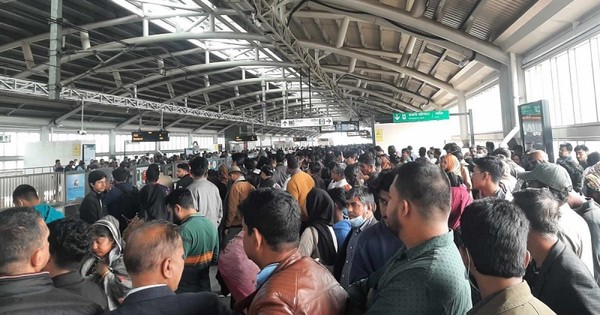 হঠাৎ বন্ধ মেট্রোরেল চলাচল