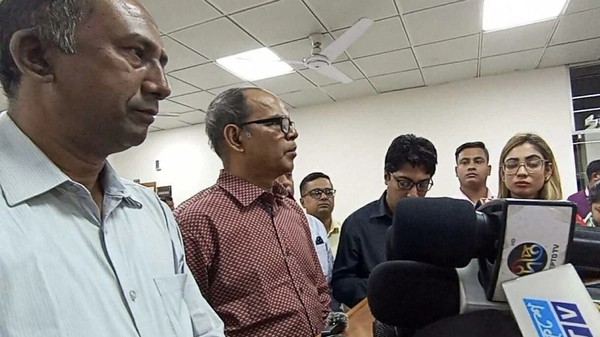 সাংবাদিকদের আপত্তি বিবেচনায় নীতিমালা সংশোধনের আশ্বাস সিইসির