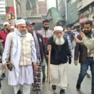 মাদারীপুর থেকে এসে খালেদা জিয়ার জানাজায় অংশ নিলেন ১১০ বছরের বৃদ্ধ