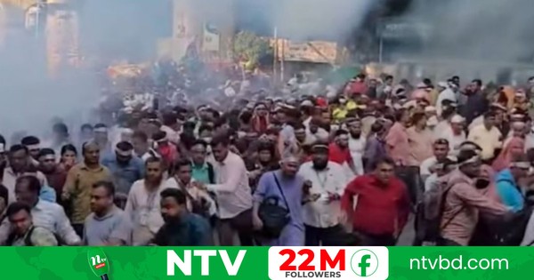 এবার প্রাথমিক শিক্ষকদের পদযাত্রায় পুলিশের লাঠিপেটা