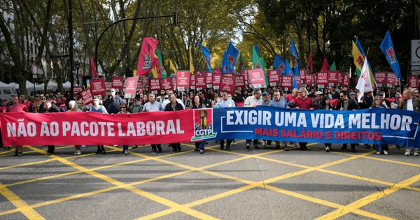 পর্তুগালে শ্রম আইন সংস্কারের প্রতিবাদে রাস্তায় লাখো মানুষের ঢল