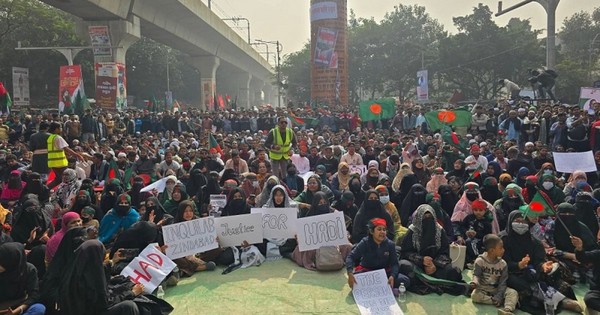 আবারো শাহবাগ মোড়ে অবস্থান ইনকিলাব মঞ্চের