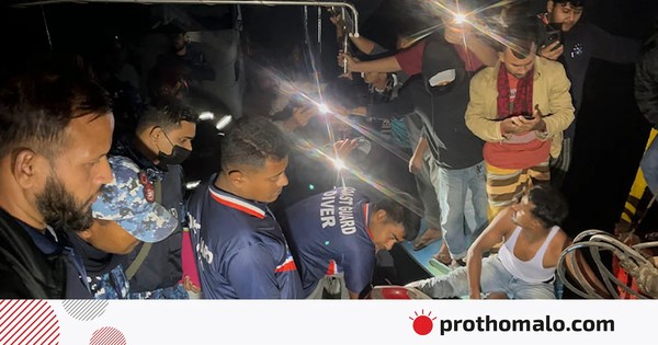 ফেরি থেকে ট্রাকসহ পাঁচ যান ধলেশ্বরীতে