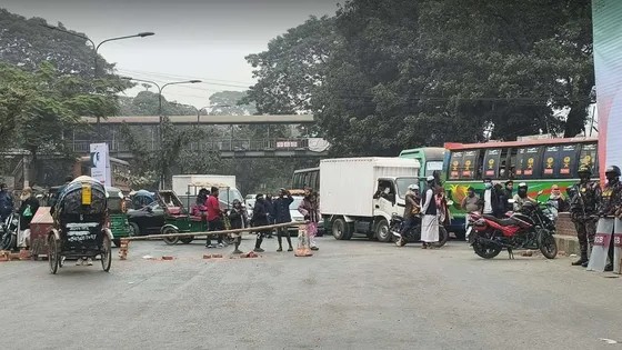 শাহবাগে যানচলাচল বন্ধ, ডাইভারশনে ধীরগতিতে চলছে গাড়িইনকিলাব মঞ্চের মুখপাত্র শহীদ শরিফ ওসমান হাদির হত্যাকারীদের দ্রুত গ্রেপ্তার ও বিচারের দাবিতে শাহবাগ মোড়ে জমায়েত হয়েছেন ইনকিলাব মঞ্চের...