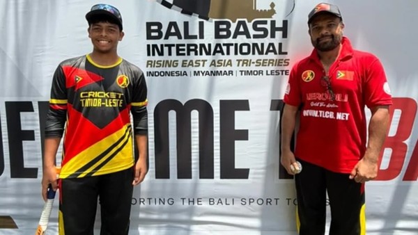 একসঙ্গে খেলে আন্তর্জাতিক ক্রিকেটে বিরল কীর্তি গড়লেন বাবা-ছেলে