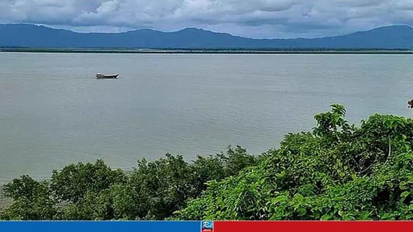 আবারও গোলাবর্ষণের বিকট শব্দ, কাঁপছে উখিয়া-টেকনাফ সীমান্ত