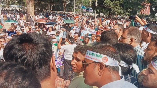 স্বরাষ্ট্র ও শিক্ষা উপদেষ্টার পদত্যাগ দাবি প্রাথমিক শিক্ষকদের