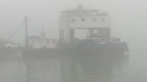 দৌলতদিয়া-পাটুরিয়া নৌরুটে ফেরি চলাচল বন্ধ