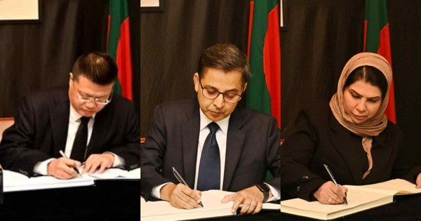 খালেদা জিয়ার মৃত্যুতে শোক বইয়ে ২৮ কূটনীতিকের স্বাক্ষর