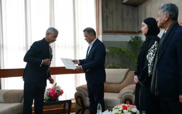 তারেক রহমানের হাতে ভারতের শোকবার্তা তুলে দিলেন জয়শঙ্কর