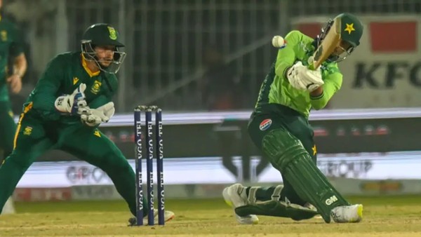 শেষ ওয়ানডেতে প্রোটিয়াদের উড়িয়ে পাকিস্তানের সিরিজ জয়