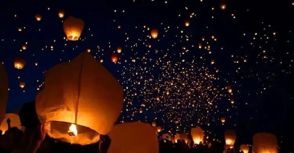 শোক পালনকালে ঢাকায় আতশবাজি, পটকা ফোটানো, ফানুস ও গ্যাস বেলুন ওড়ানো নিষিদ্ধ করেছে ডিএমপি/ ফাইল ছবি





                                    রাষ্ট্রীয় শোক: ঢাকায় আতশবাজি-ফানুস-ডিজে পার্টি নিষিদ্ধ
                                


সাবেক প্রধানমন্ত্রী ও বিএনপি চেয়ারপারসন খালেদা জিয়ার মৃত্যুতে আজ বুধবার থেকে আগামী শুক্রবার পর্যন্ত রাষ্ট্রীয়ভাবে শোক পালিত হচ্ছে...