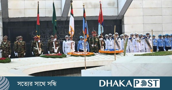 খালেদা জিয়াকে গার্ড অব অনার তিন বাহিনীর