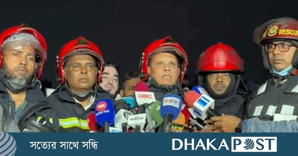 গুলিস্তানে বহুতল ভবনে আগুন : ছাদের গুদামে যা ছিল