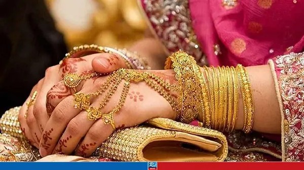 দেশের বাজারে আজ যে দামে বিক্রি হচ্ছে সোনা