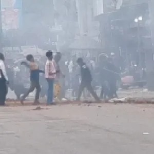 দুপক্ষের মধ্যে ২ ঘণ্টাব্যাপী ব্যাপক সংঘর্ষ, যা জানা গেল