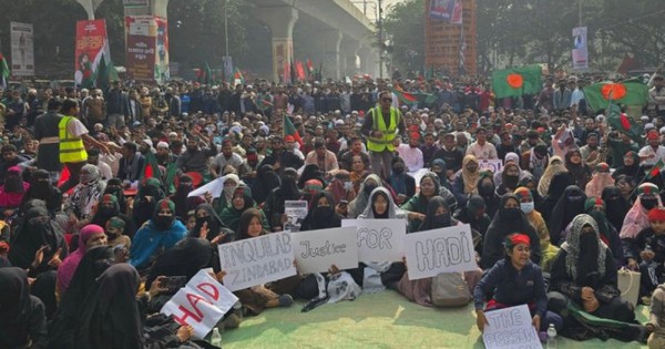 আবারও শাহবাগ মোড়ে অবস্থান নিল ইনকিলাব মঞ্চ