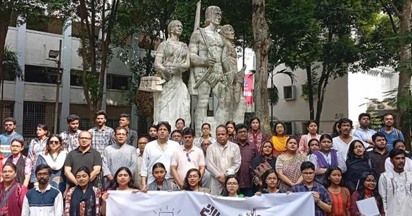 প্রাথমিকে সংগীত ও শারীরিক শিক্ষা শিক্ষকের পদ পুনর্বহালের দাবিতে ঢাবিতে প্রতিবাদ