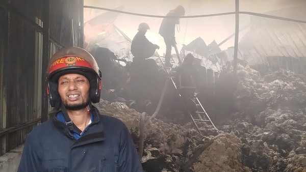 টঙ্গীতে তুলার গুদামে আগুন, নিয়ন্ত্রণে ৬ ইউনিট