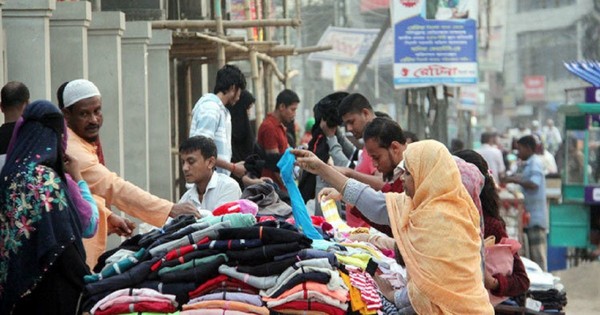 শীতে পুরনো পোশাকের কদর