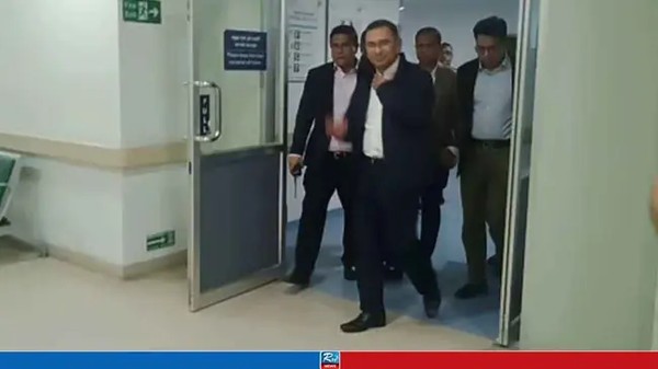 খালেদা জিয়াকে দেখতে হাসপাতালে তারেক রহমান