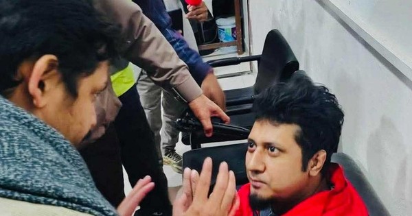 ইনকিলাব মঞ্চের সমাবেশস্থল থেকে খেলনা পিস্তলসহ যুবক আটক